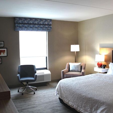 Hampton Inn Форсайт Екстериор снимка