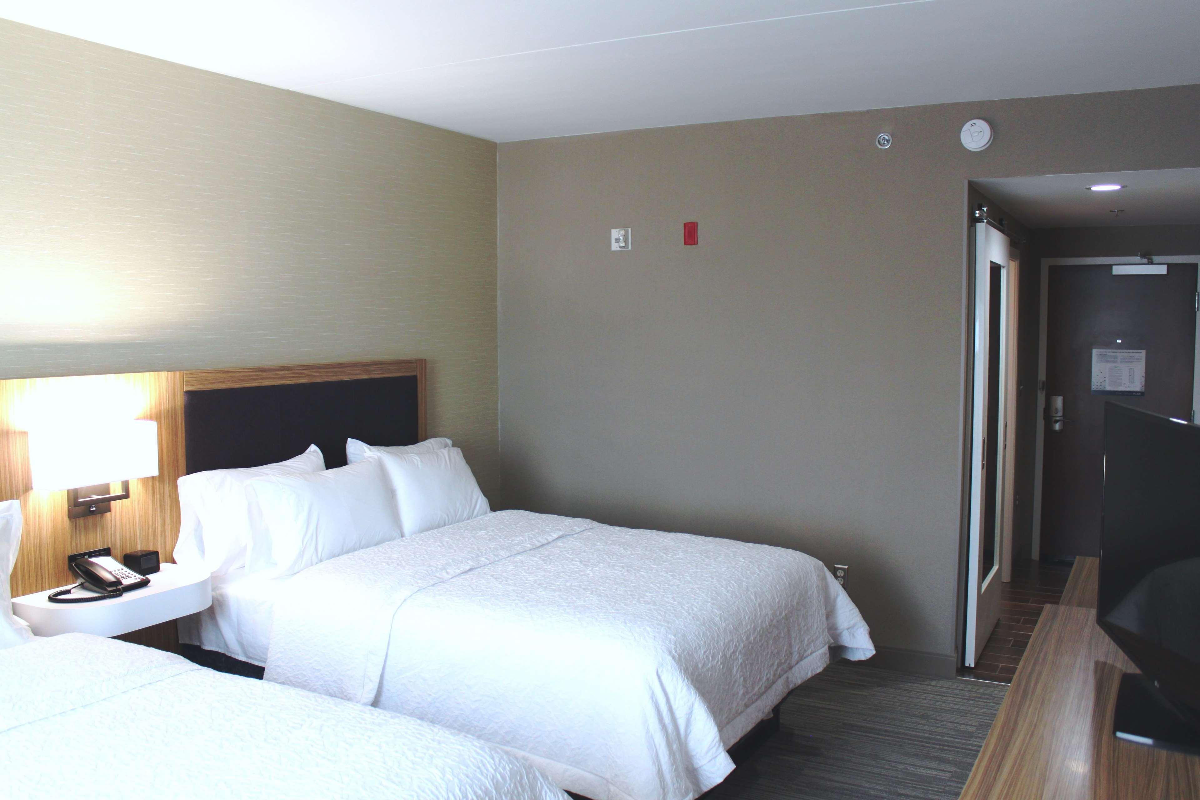 Hampton Inn Форсайт Екстериор снимка