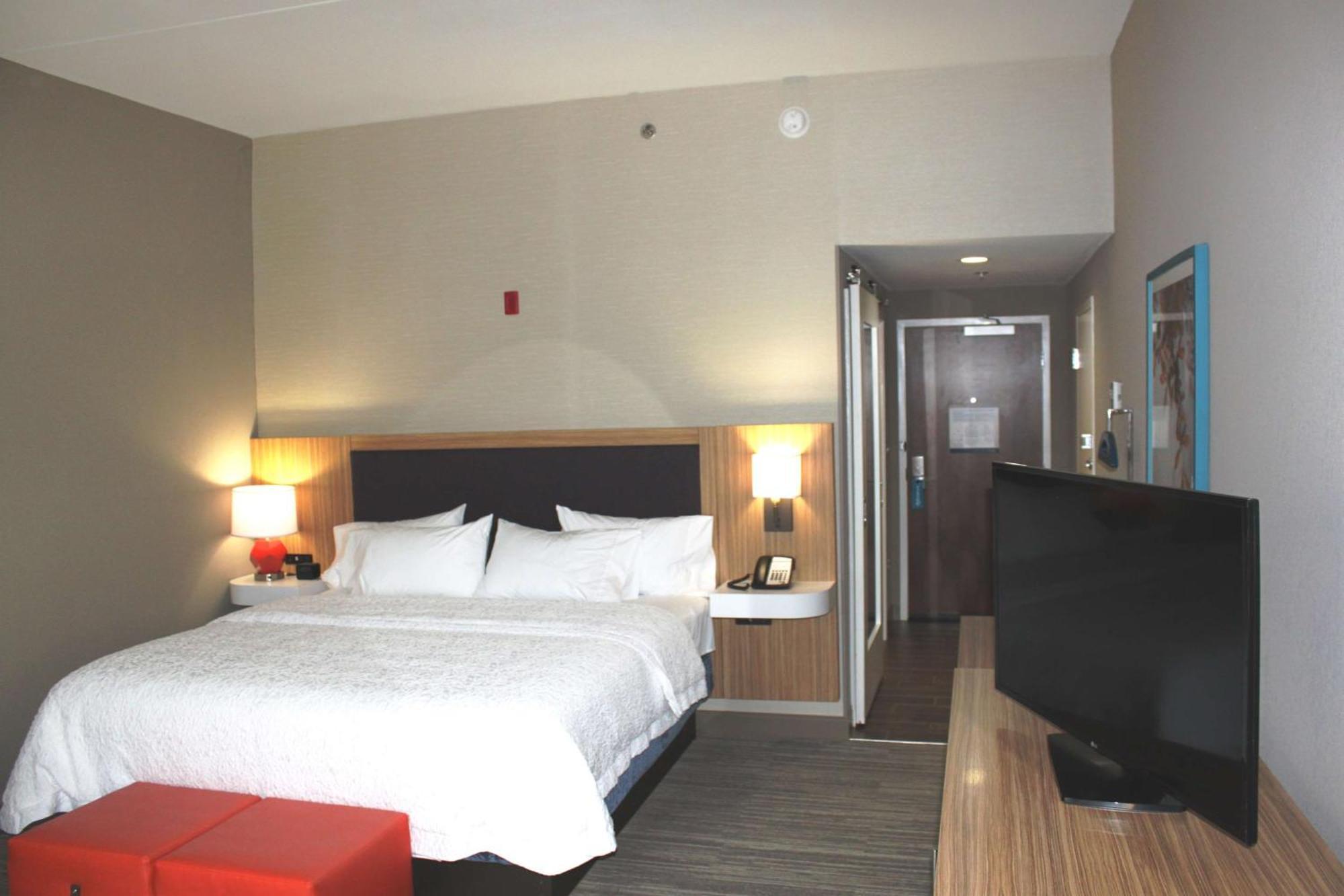 Hampton Inn Форсайт Екстериор снимка