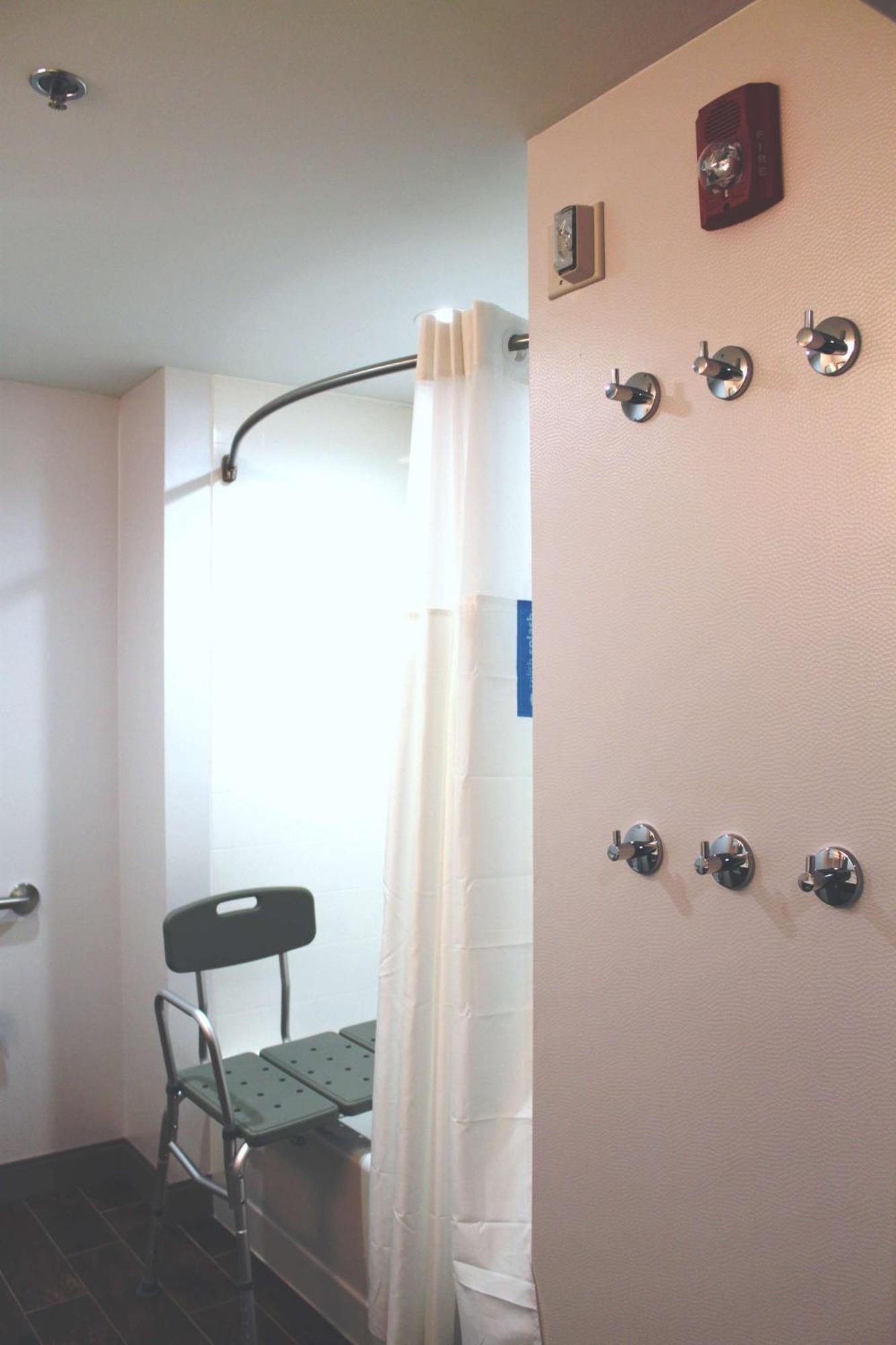 Hampton Inn Форсайт Екстериор снимка