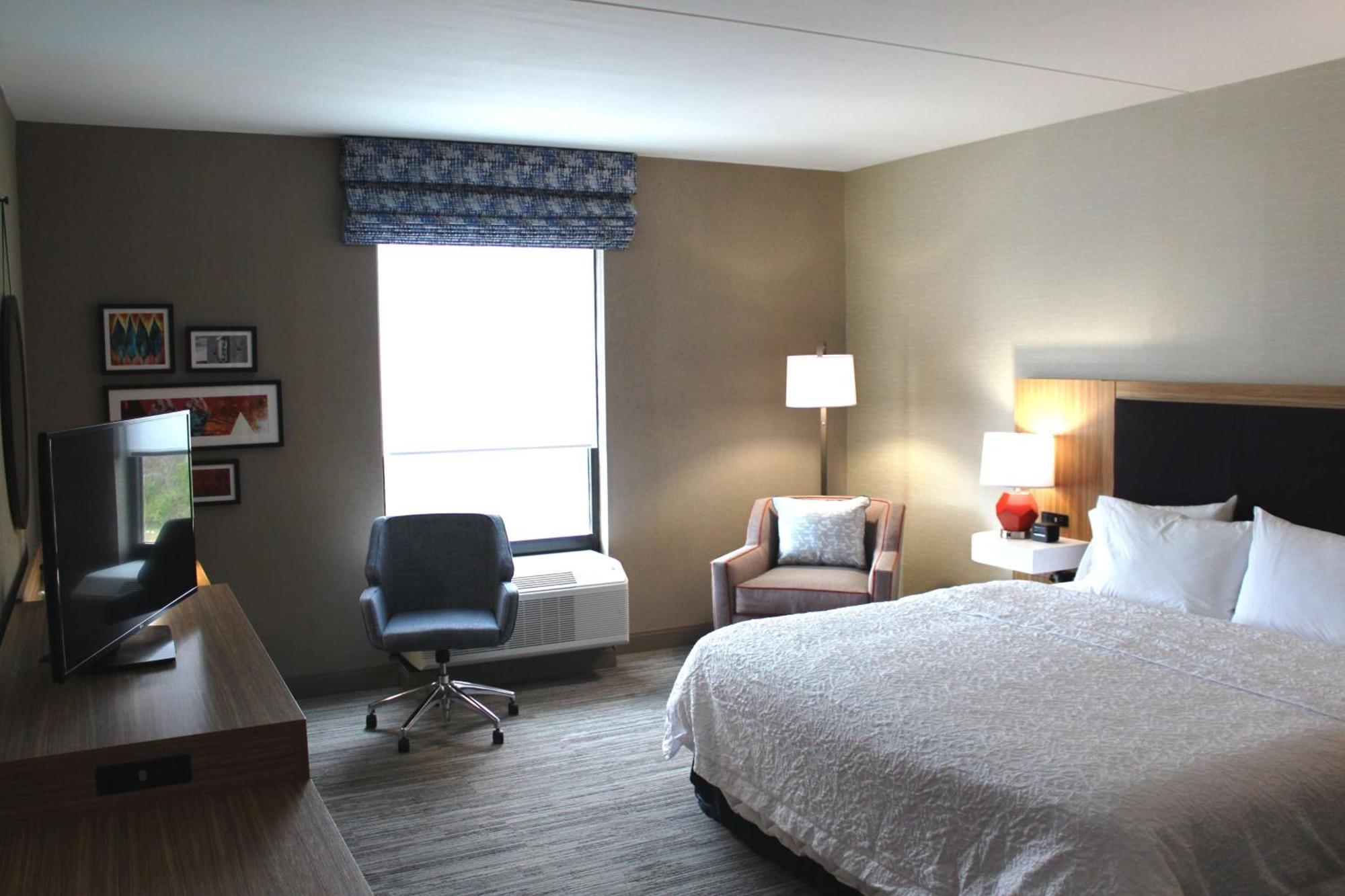 Hampton Inn Форсайт Екстериор снимка