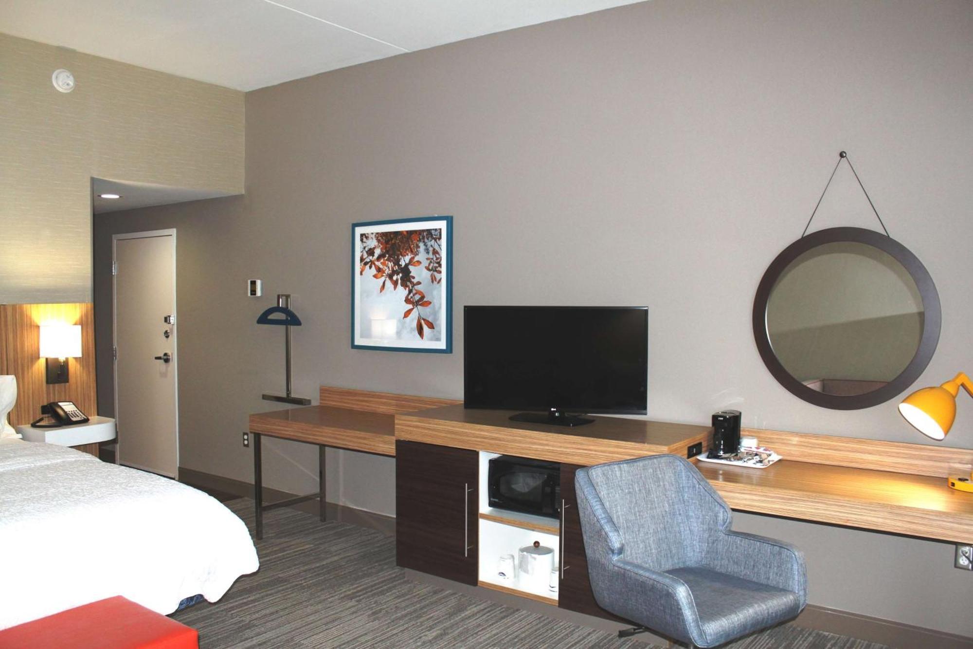 Hampton Inn Форсайт Екстериор снимка