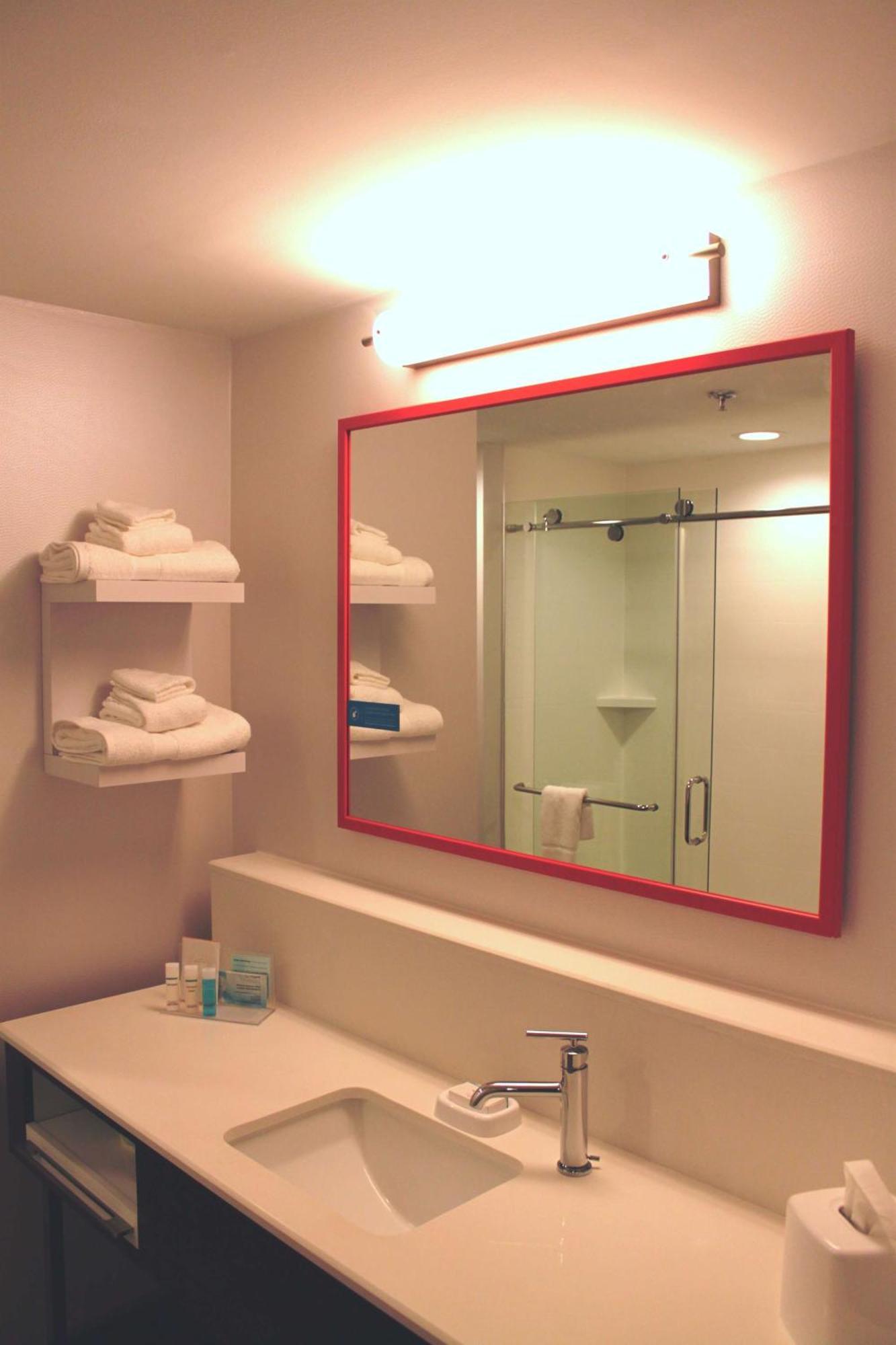 Hampton Inn Форсайт Екстериор снимка
