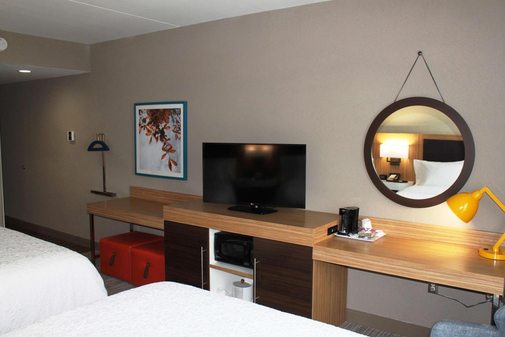 Hampton Inn Форсайт Екстериор снимка