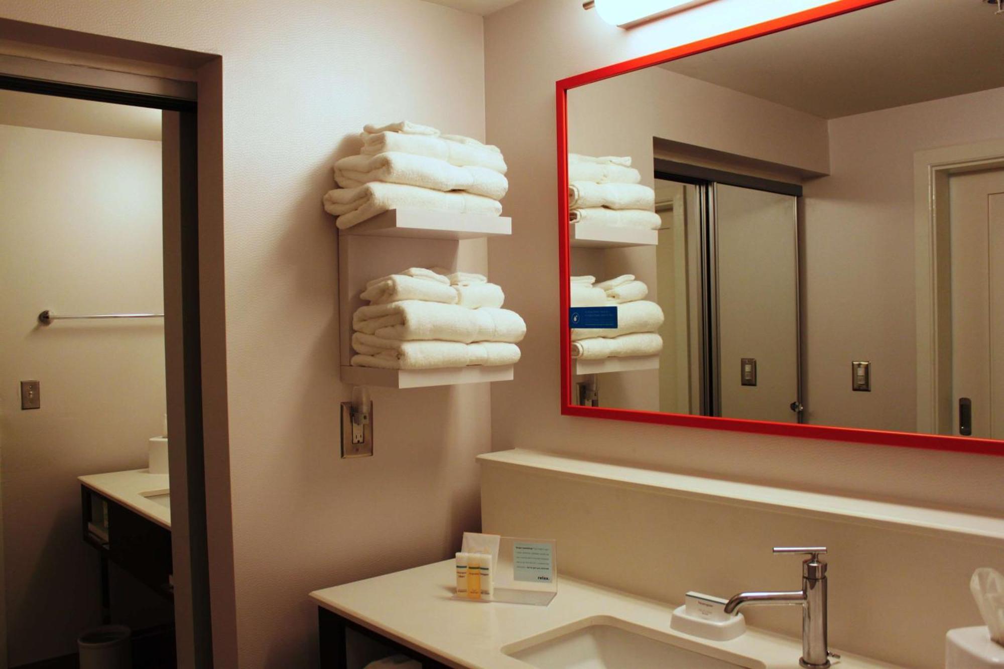 Hampton Inn Форсайт Екстериор снимка