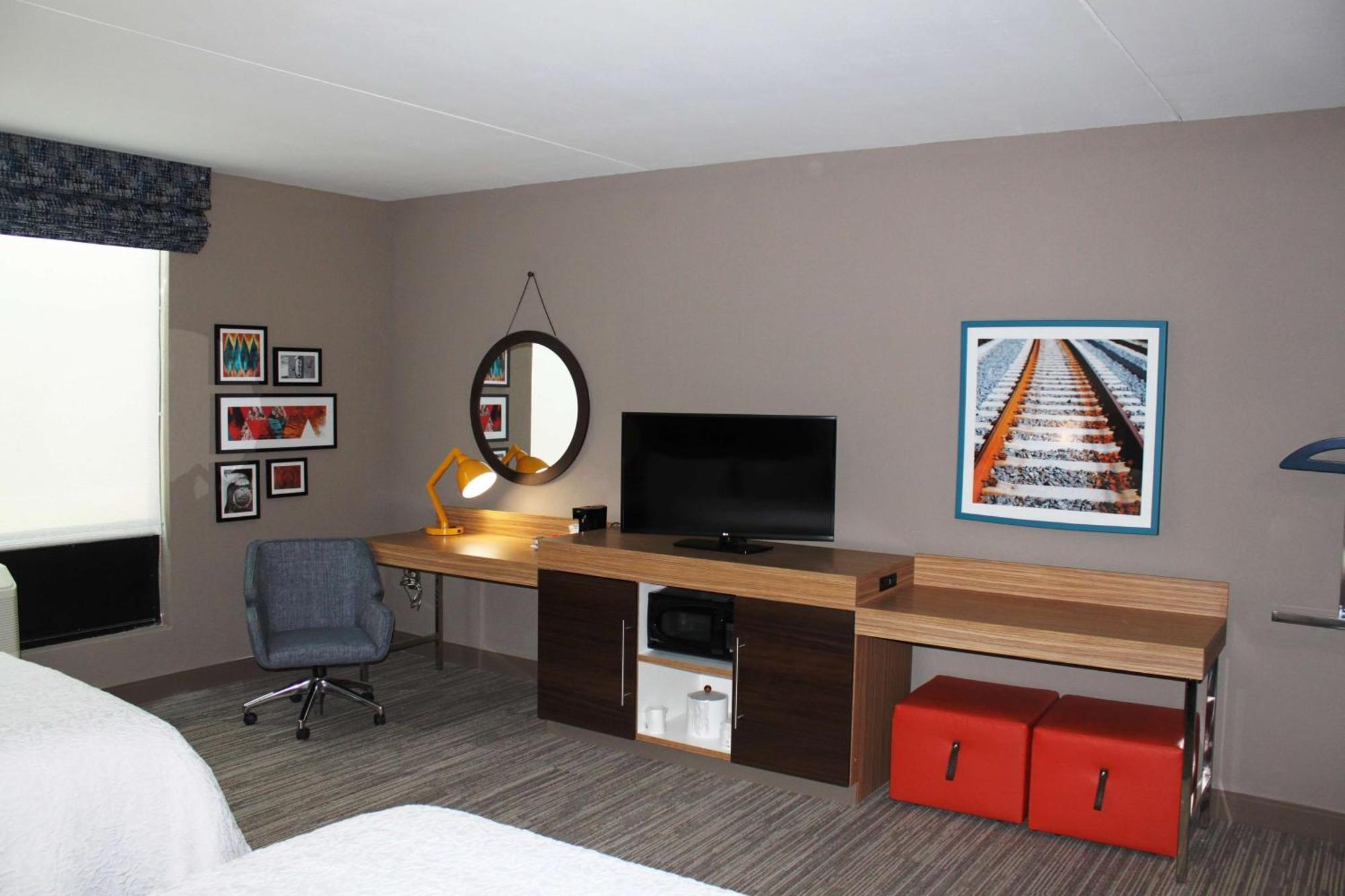 Hampton Inn Форсайт Екстериор снимка